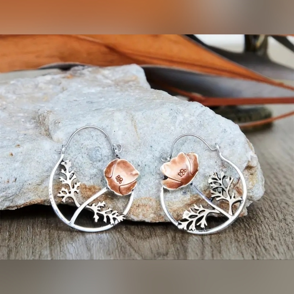 Trendy Boutique Silver And Gold Floral Earrings Nwt 20$